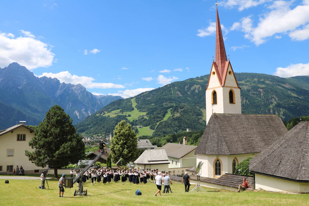 Herrliches Bild von Gaimberg auf die Lienzer Dolomiten